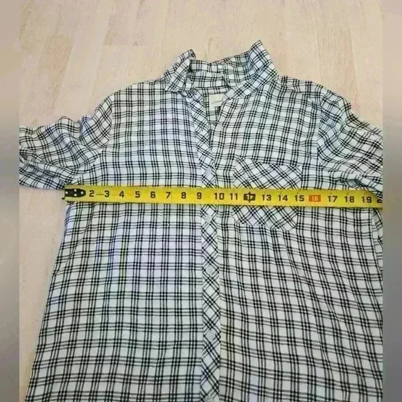 Universal thread button up size medium - Picture 4 of 6